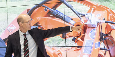 Die Einschränkungen in der Produktion wegen der Coronakrise haben den Industriekonzern Bucher im ersten Halbjahr belastet - im Bild CEO Jacques Sanche. (Archiv)