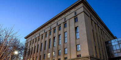 ARCHIV - Der verlassene Eingangsbereich zum Club Berghain. Foto: Britta Pedersen/dpa-Zentralbild/dpa