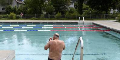 In Pruntrut steht das Schwimmbad wegen der Coronavirus-Pandemie nur noch Einheimischen offen. (Symbolbild)