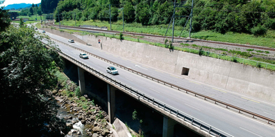 Schwierig: In diesem Abschnitt der H8 soll irgendwo Platz für den Langsamverkehr geschaffen werden. (Bild: zvg)