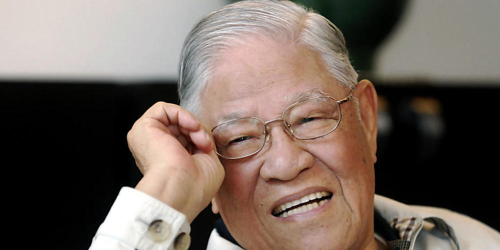 ARCHIV - Lee Teng-hui, ehemaliger Präsident von Taiwan, äußert sich während eines Interviews mit der Associated Press in seinem Haus. Foto: Chiang Ying-Ying/AP/dpa