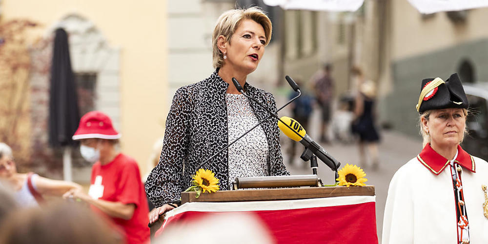 "Für Entscheide mit Augenmass": Bundesrätin Karin Keller-Sutter spricht an den 1. August-Feierlichkeiten in Schaffhausen.  (KEYSTONE/Alexandra Wey) Geo-Information: Schweiz/Schaffhausen Quelle: KEYSTONE Fotograf: ALEXANDRA WEY