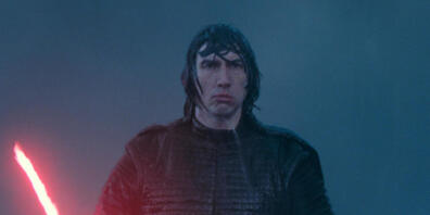 Der US-Unterhaltungskonzern Walt Disney hat die Produktion weiterer Episoden von Filmen wie "Star Wars" verschoben. Im Bild Adam Driver als Kylo Ren in einer Szene aus "Star Wars: The Rise of Skywalker." (Archivbild)