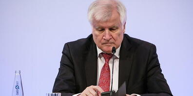Die deutsche Corona-Warn-App hat wochenlang nicht richtig funktioniert. Der deutsche Innenminister Horst Seehofer wirft einen Blick auf die App. Nun sollen die Probleme behoben sein. (Archivbild)