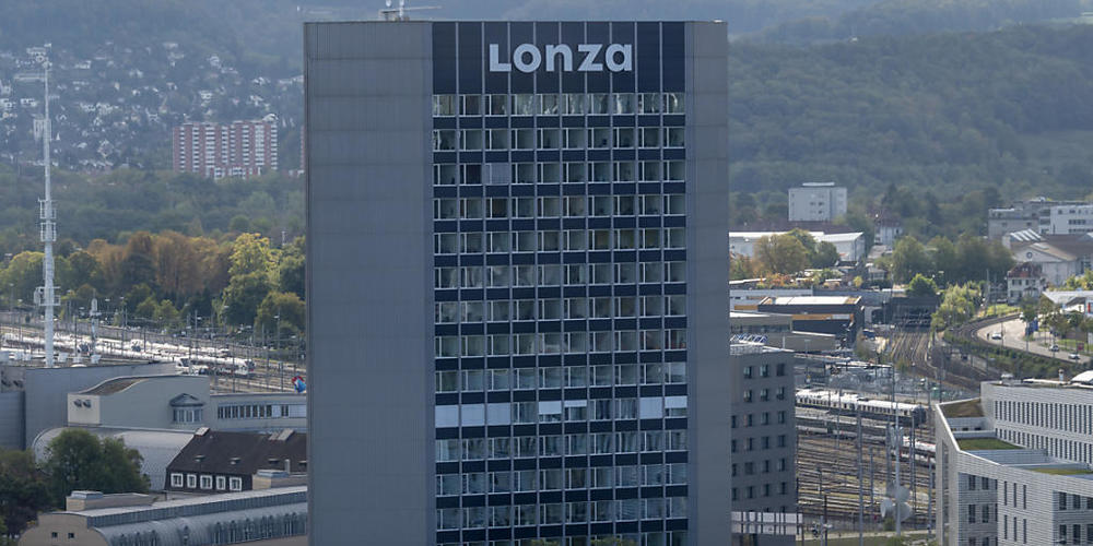 Der Pharmazulieferer Lonza will sein Spezialchemiegeschäft abstossen - im Bild die Konzernzentrale in Basel. (Archiv)