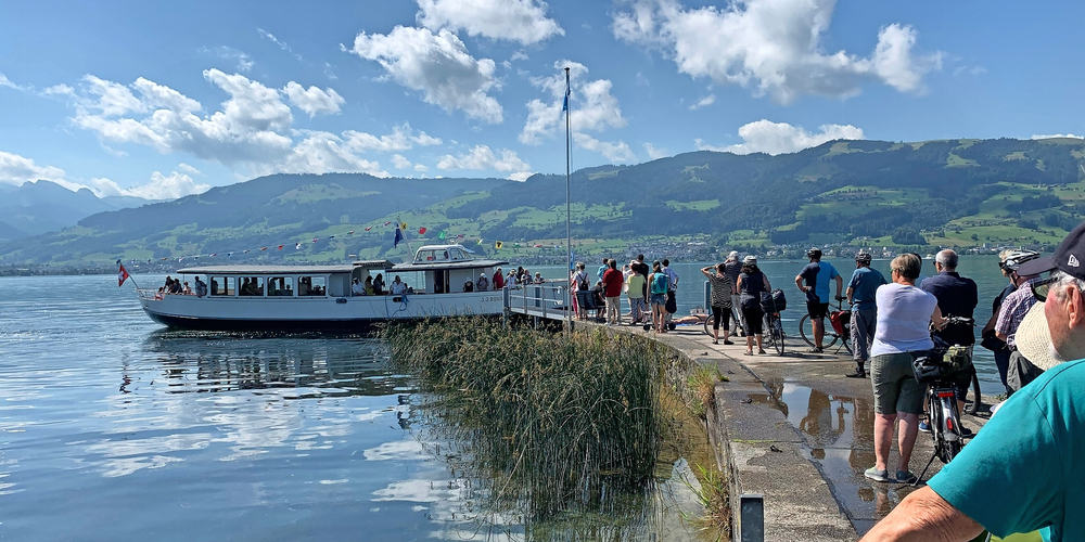 Pendelt zwischen zwei Ufern: Die Oberseefähre wird auch diesen Sommer von Rapperswil-Jona Kurs auf Lachen und Altendorf nehmen. 