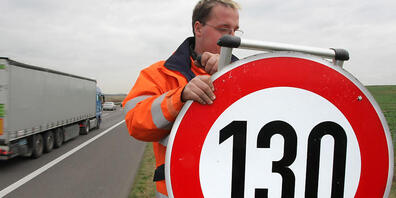 Eine Mehrheit in Deutschland spricht sich für Tempo 130 auf den Autobahnen aus. (Archivbild)