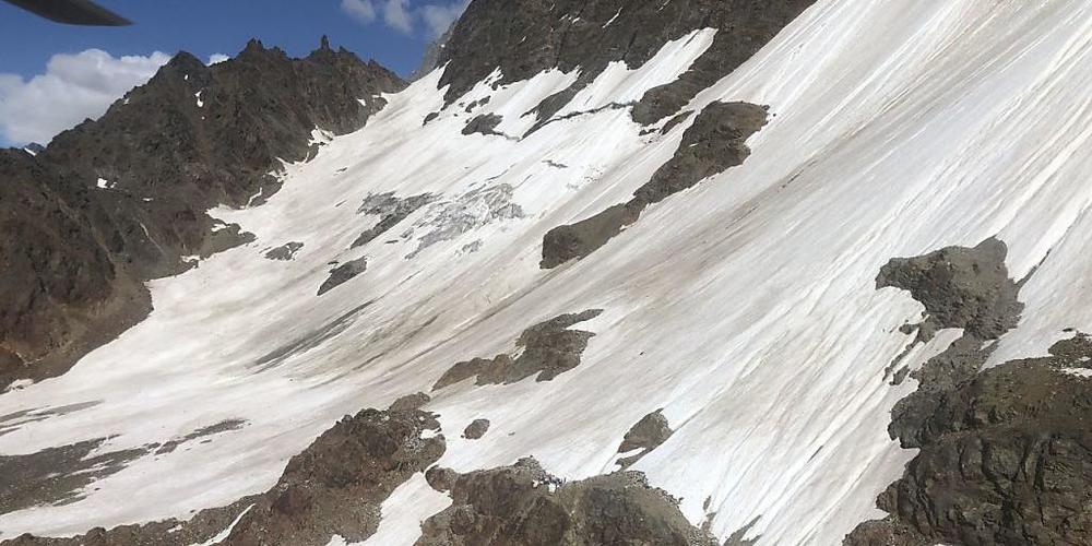 Der Unfall ereignete sich im Gebiet der Gletscherspitze. Dieser gut 3000 Meter hohe Gipfel liegt oberhalb von Blatten im Lötschental.