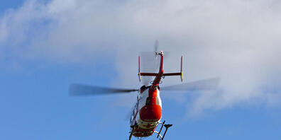 Rega-Einsatz in Nidwalden: In Obbürgen verunfallte ein 70-jähriger Mann auf einem Raupenfahrzeug. (Symbolbild)