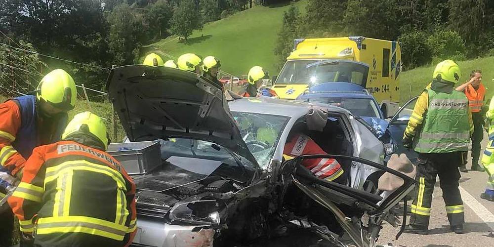 Das Auto der Unfallverursacherin erlitt bei der Frontalkollision Totalschaden.