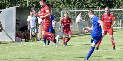 Ohne Siegchance agierten die Rüthi-Spieler gegen den FC Winkeln SG (Bilder: Ulrike Huber)