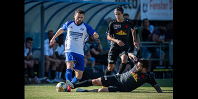 Dardan Morina (links) stiftete mit seinen schnellen Antritten immer wieder Verwirrung in der Red-Stars-Defensive.  (Bild: Carlo Stuppia)