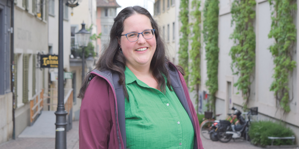 Heilpädagogin Andrea Wilhelm begleitet Kinder mit Behinderungen bei Freizeitaktivitäten. Sie vermittelt Sicherheit, Vertrauen und ermöglicht echte Teilhabe.   