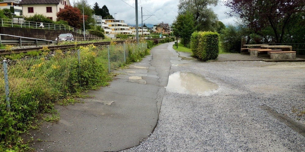 Der auszubauende Strandweg zwischen Jona und Schmerikon (Bild) wird intensiv genutzt. Das führt zu brenzligen Situationen.