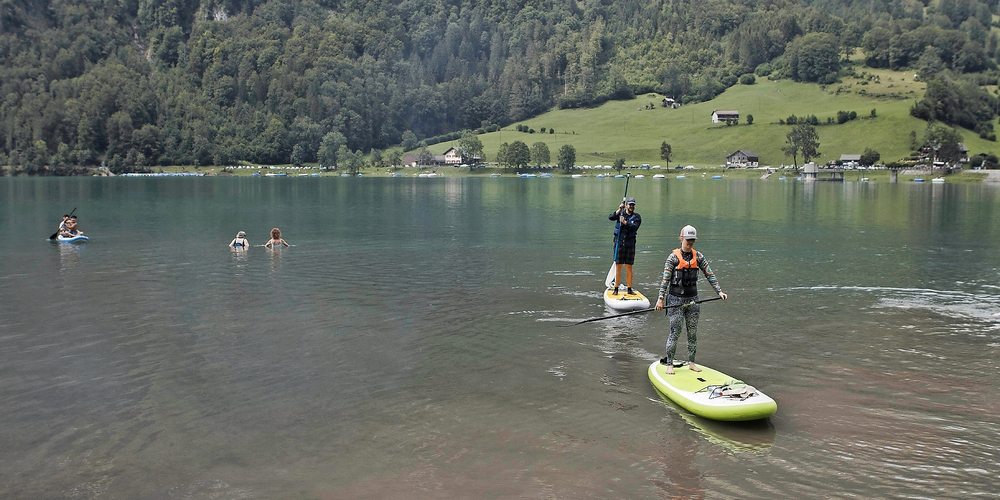 Auch im September voll: Die Badesaison am Klöntalersee wird doch nicht abgekürzt. (Bild: Sasi Subramaniam)
