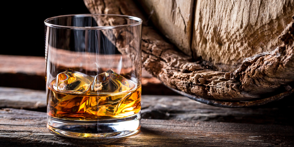 Whisky ist nicht gleich Whiskey (Bilder: Shutterstock)