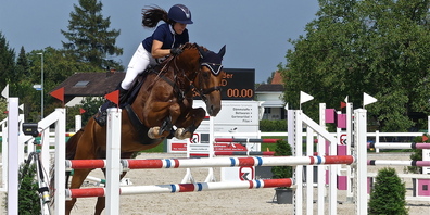 Bald gibt es wieder spannenden Springreitsport in Diepoldsau mit einheimischen Amazonen wie Joelle Weder (Bild: Ulrike Huber)