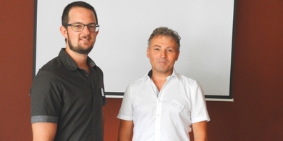 Roman Bosetti (r.) übergibt die Präsidentschaft von «Bildung Linth» an Lars Kaufmann.