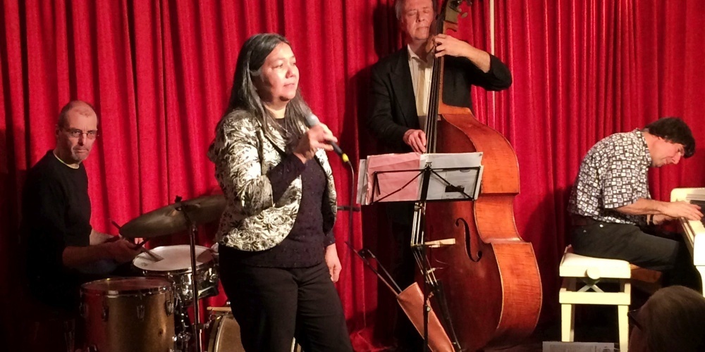 Elmar Kluth Piano, Thomas Hirt Kontrabass, Fredi SchmidSchlagzeug, Sarah Peng Gesang