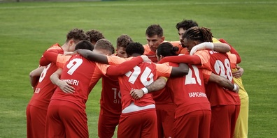 Können sie schon heute feiern? Die Spieler des FC Rapperswil-Jona reiten auf einer bemerkenswerten Erfolgswelle.