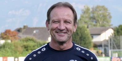 Trainer Roman Hafner von Au-Berneck muss noch auf den Einsatz wichtiger Spieler warten (Bild: Ulrike Huber)