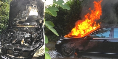 Nach einer Rauchentwicklung im Bereich der Motorhaube (l.) fing das Auto dort Feuer.