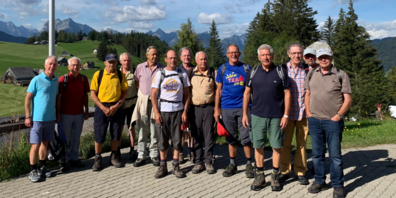 Die Seniorenturner des Männerturnverein Schmerikon wanderten auf dem Amdener Höhenweg.