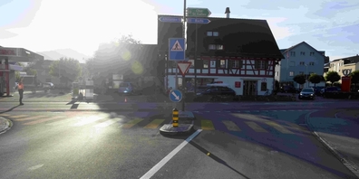 An dieser Kreuzung fuhr das Auto gegen den Roller (Bild: kapo.sg.ch)