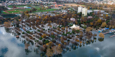 Soweit kommt es hoffentlich an diesem Wochenende nicht: Überschwemmungen durch starken Regen in Tenero TI im November 2014. (Archivbild)