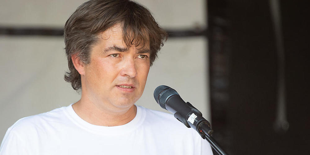 Michael Ballweg, Initiator von Querdenken 711" während einer Kundgebung gegen die Corona-Maßnahmen. Foto: Sebastian Gollnow/dpa
