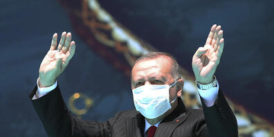 Die türkische Wirtschaft leidet unter der Corona-Pandemie: Präsident  Recep Erdogan mit einer Maske (Bild  von vergangener Woche).