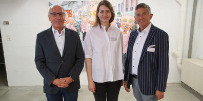 Sie stellten die Ausstellung auf die Beine: (v. l.) Projektleiter Arnold Kessler, Kuratorin Silja Risi und alt Gemeindepräsident Pit Marty. (Bild: Paul A. Good)