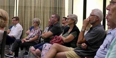 Zahlreiche Interessierte und direkt Betroffene folgten der Info-Veranstaltung (Bilder: Ulrike Huber)