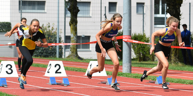 Gazellenartig im 80-m-Lauf mit Zoe Leuenberger (STV Wollerau-Bäch), Aline Merkli und Luisa Matter (beide LGKE Küsnacht-Erlenbach). (Bilder: Albert René Kolb)