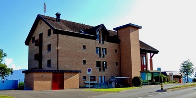 Am Standort Berg in St.Gallenkappel (Bild)  hätte ein mehrgliedriger Bau mit 24 Alterswohnungen entstehen sollen – die Generalversammlung der GAW Linth lehnte jedoch nun den Planungskredit dafür ab.