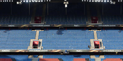 Schluss mit leeren Rängen: Der Bundesrat lässt die Fans wieder ins Stadion, allerdings nur mit Maske. (Archivbild)