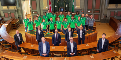Regierungsrat Stefan Kölliker und Regierungspräsident Bruno Damann empfingen den FC St.Gallen im Regierungsgebäude.
