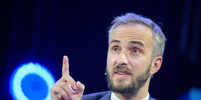 ARCHIV - Jan Böhmermann, TV-Entertainer, nimmt am Unternehmensgründer- und Investorentreffen Bits  Pretzels in München teil. Foto: Matthias Balk/dpa