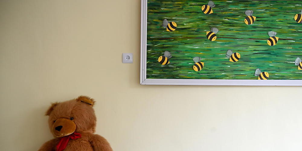 Im Kanton Tessin wurden zwei Betreuerinnen einer Kindertagesstätte bei Lugano verhaftet. (Symbolbild)