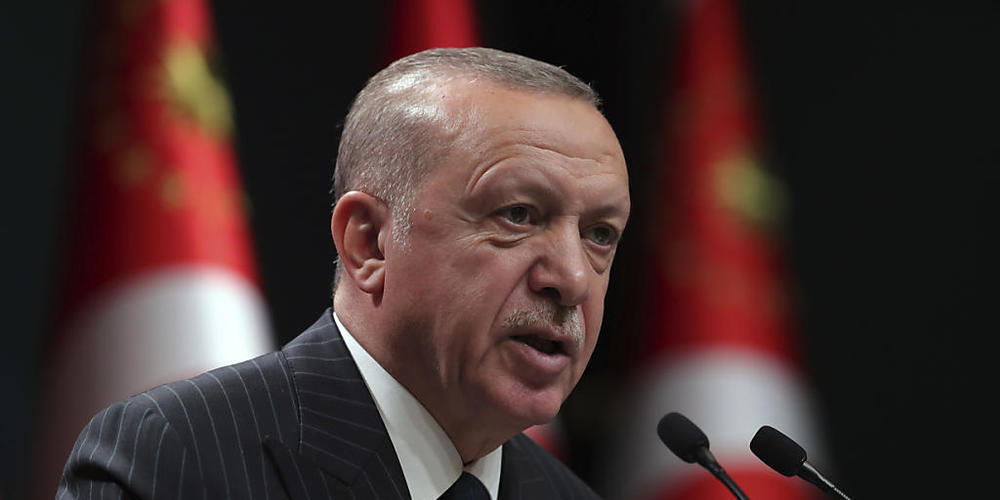 HANDOUT - Recep Tayyip Erdogan, Präsident der Türkei,  während einer Fernsehansprache im Anschluss an eine Kabinettssitzung. Foto: --/Turkish Presidency/ AP Pool/dpa - ACHTUNG: Nur zur redaktionellen Verwendung und nur mit vollständiger Nennung de...