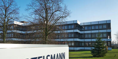 Der Medienkonzern Bertelsmann büsst im ersten Halbjahr klar an Umsatz und Gewinn ein. Vor allem die RTL Group leidet unter dem Einbruch am Werbemarkt.(Archivbild)
