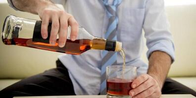 Alkhohol ist nicht die Lösung der Probleme, sondern schafft immer neue Schwierigkeiten (Symbolbild)