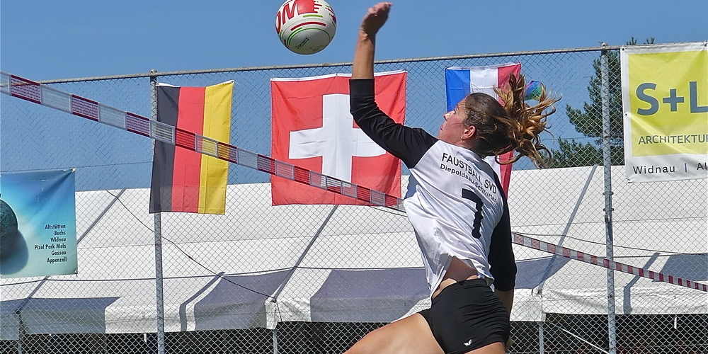 Die Damen des SVD Diepoldsau-Schmitter mit Angreiferin Tanja Bognar sind die Favoriten auf den Titel (Bilder: Ulrike Huber)