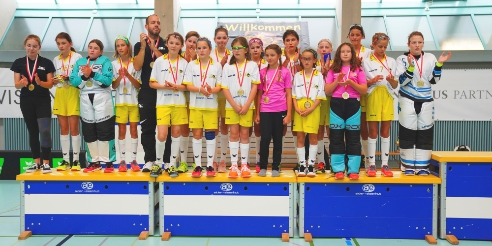 Nach dem Meistertitel im Vorjahr holte das verjüngte Team der D-Juniorinnen der Jona-Uznach Flames erneut eine Medaille.
