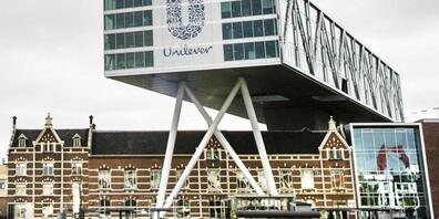 Der Unilever-Konzern will bis 2030 fossile Brennstoffe auf seinen Reinigungsprodukten verbannen. (Archivbild)