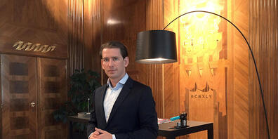 Sebastian Kurz, Bundeskanzler von Österreich, steht in seinem Arbeitszimmer im Kanzleramt in Wien. Foto: Matthias Röder/dpa