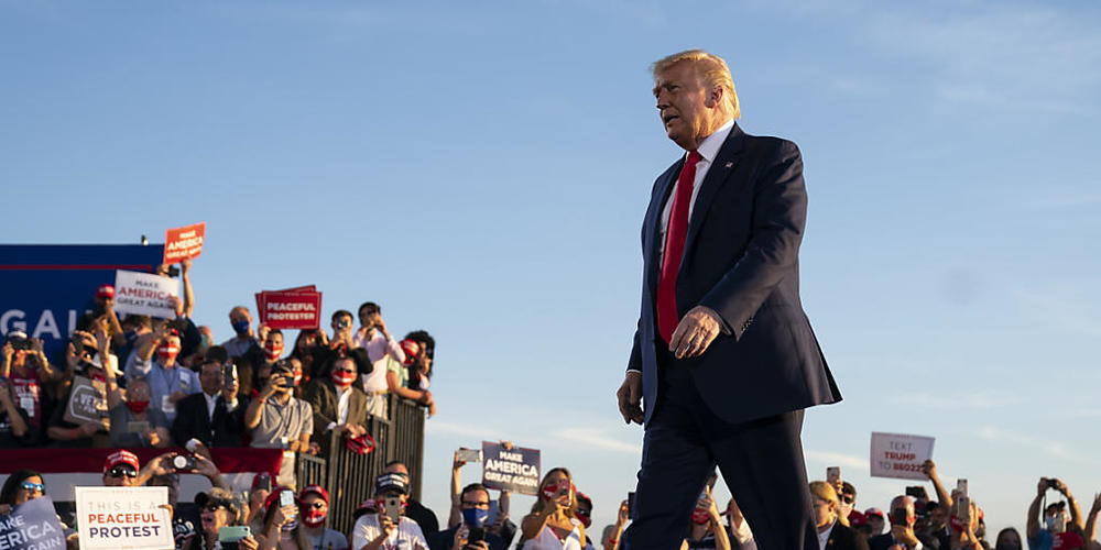 US-Präsident Trump während einer Wahlkampfkundgebung in Londonderry im US-Bundesstaat New Hampshire. Foto: Evan Vucci/AP/dpa