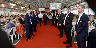 Das gesamte Bankenteam stand Spalier für ihre Kunden