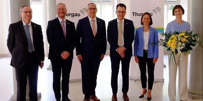 Die neu gewählte Regierungsrätin Ruth Faller Graf im Kreise ihrer künftigen Kollegin und Kollegen des Regierungsrates.