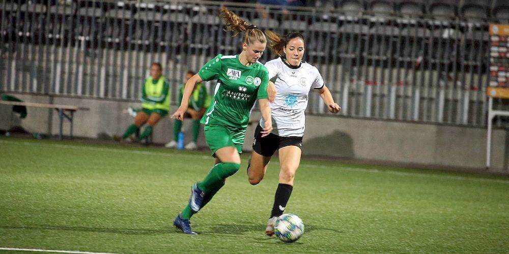Ardita Iseni (links) war die prägende Figur im Sportpark Bergholz in Wil. Sie erzielte sämtliche Tore für die AXA Women’s Super League-Equipe und ermöglichte so den Einzug in den Cup 1/16-Final. (Bild: Podo Gessner)